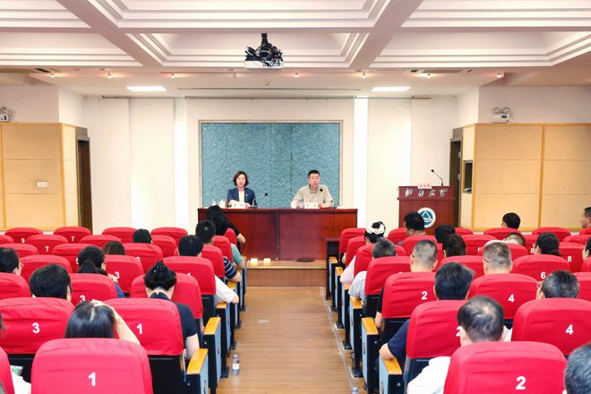 學校舉辦新提任干部、重點領域干部集體廉政談話會